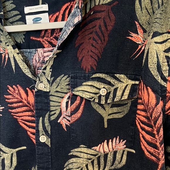 Old Navy Size L Men's Leaf Print Button Down Slim Fit Shirt - Picture 5 of 6